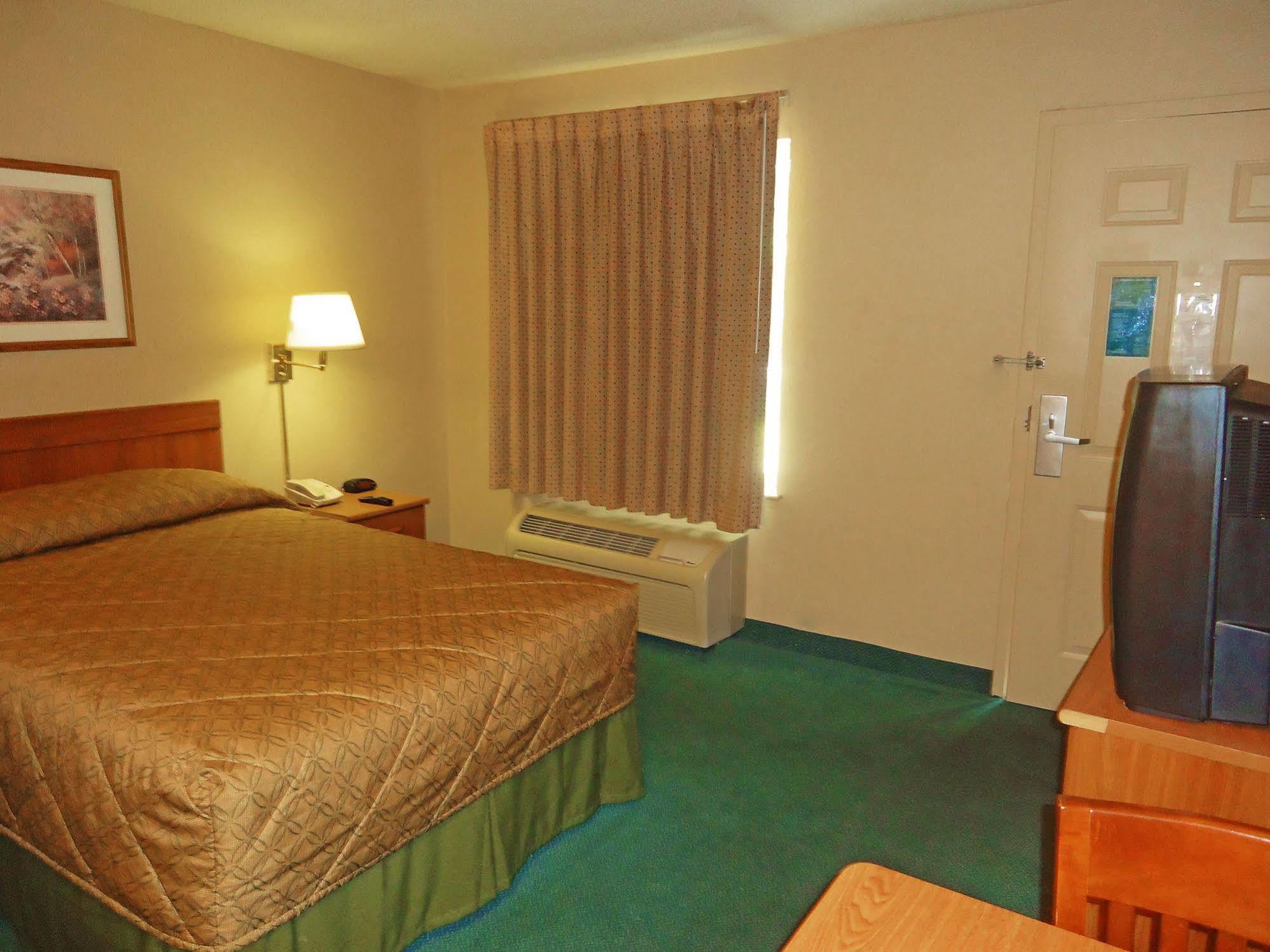 Hometowne Studios By Red Roof Winston-Salem - University Pkwy Eksteriør billede